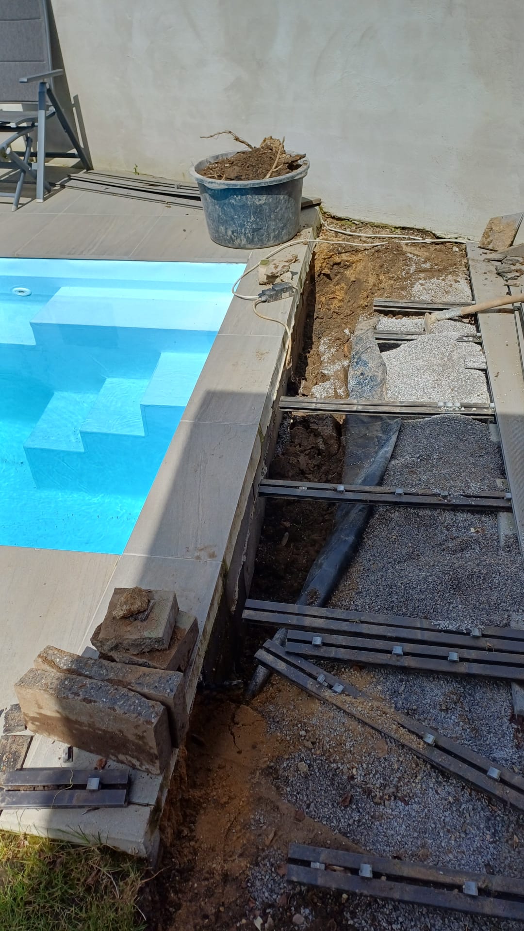 Pool-Randarbeiten — ALWISI Gartengestaltung Düsseldorf